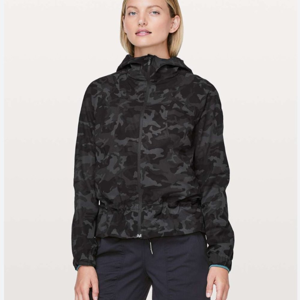 Lululemon Pack It Up Jacket in Incognito - Size 6